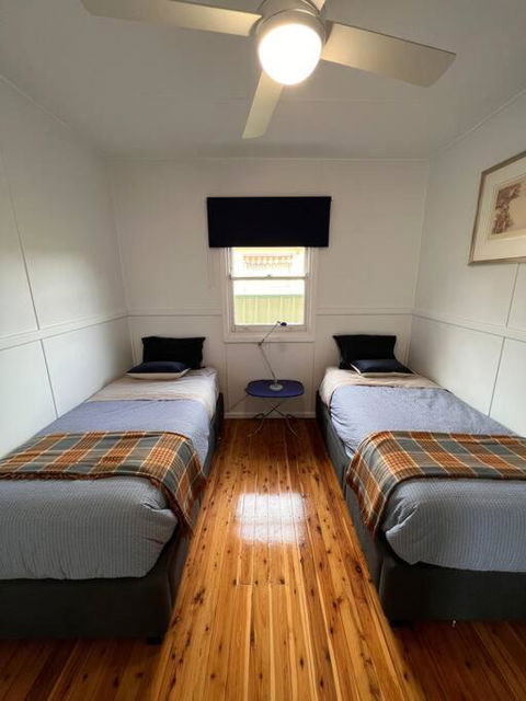 A Delightful Two-bedroom Cottage On Toowoon Bay. - Australian Directory 2