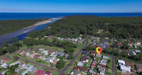 A Lyttle Bit Of Paradise - Australian Directory 0