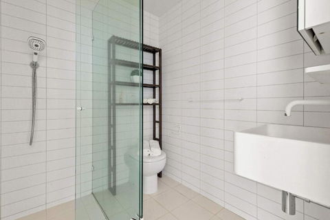 A Modern & Cozy 2BR Apartment With City Views - Australian Directory 4