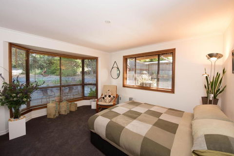 A Suite Spot In The Hills - Australian Directory 0