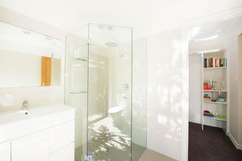 A Suite Spot In The Hills - Australian Directory 3