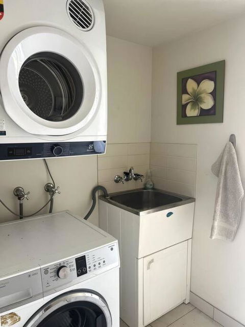 A Touch Of Lux In The Redlands! - Australian Directory 2