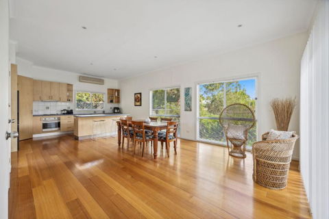 Abbott Abode - Australian Directory 4