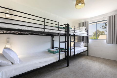 Abode Mooloolaba, Backpackers & Motel Rooms - Australian Directory 2