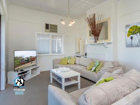 Absolute Beachfront 3BR 2BA Home W/ Beach Track - Australian Directory 2