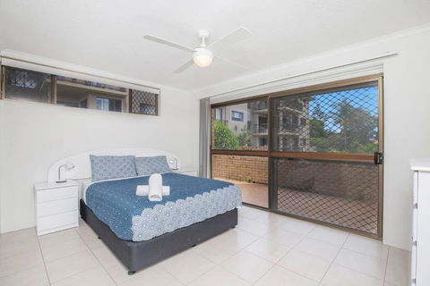 Absolute Beachfront Apartment! - Australian Directory 4
