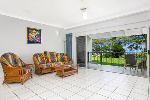 Absolute Beachfront Apartment - Australian Directory 0