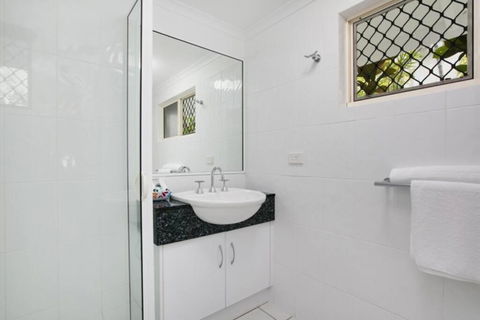 Absolute Beachfront Apartment - Australian Directory 3