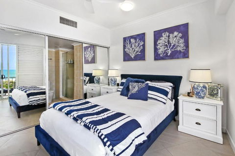 Absolute Beachfront Rolling Surf Resort - Australian Directory 4