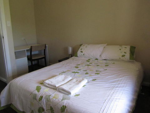 Acacia Cottage - Australian Directory 1