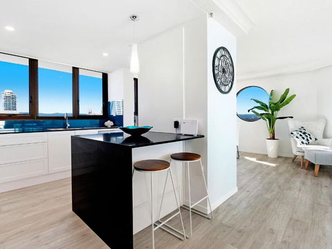 Acapulco 2 Bedroom Ocean View Surfers Paradise - CoastHM - Australian Directory 4