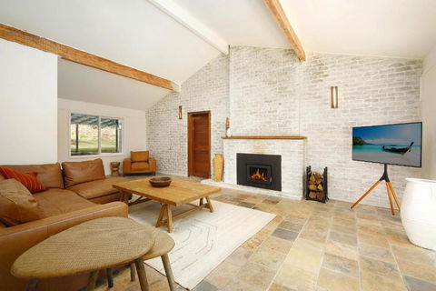 Acreage Estate -Ponies -Tennis Court -Spa - Australian Directory 1