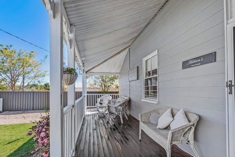 Addisons Stanthorpe With Hot Tub - Australian Directory 3