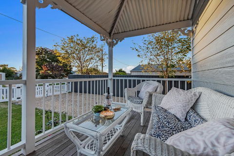 Addisons Stanthorpe With Hot Tub - Australian Directory 4