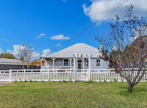 Addisons Stanthorpe With Hot Tub - Australian Directory 0
