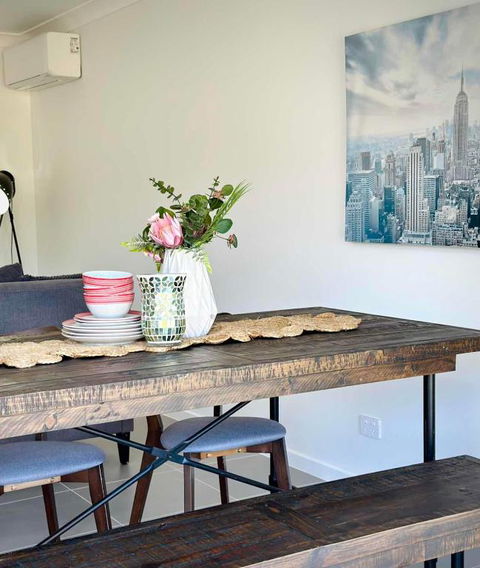 Adorable Modern 4 Br House WiFi & Parking - Australian Directory 1