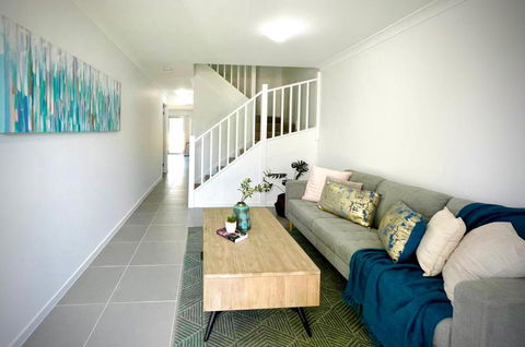 Adorable Modern 4 Br House WiFi & Parking - Australian Directory 0