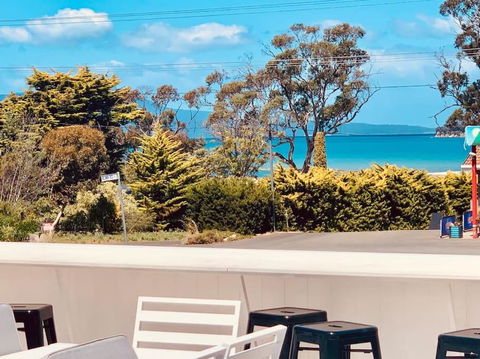 Adorable Studio Next To Cafe, Walk To Beach! - Australian Directory 0