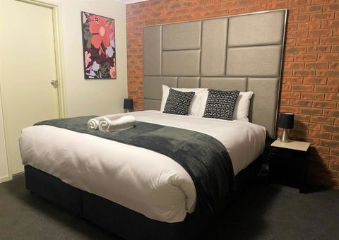 Advance Motel - Australian Directory 2