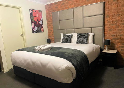 Advance Motel - Australian Directory 4
