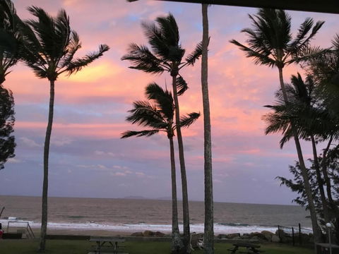 ABSOLUTE BEACH FRONT MACKAY - Blue Pacific - Australian Directory 4