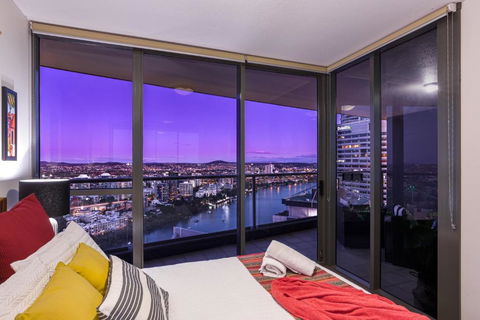 African Escape On Level 38 - Balcony With Views - Australian Directory 0