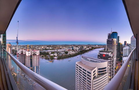 African Escape On Level 38 - Balcony With Views - Australian Directory 4