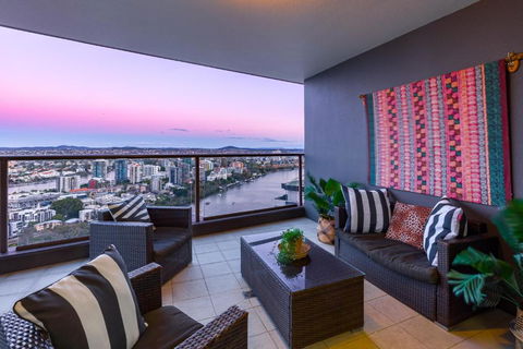 African Escape On Level 38 - Balcony With Views - Australian Directory 3