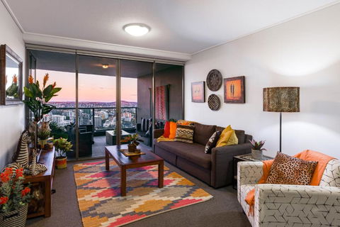 African Escape On Level 38 - Balcony With Views - Australian Directory 1