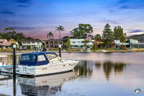Aircabin - Woy Woy - Water Front - 6 Beds Lux Home - Australian Directory 1