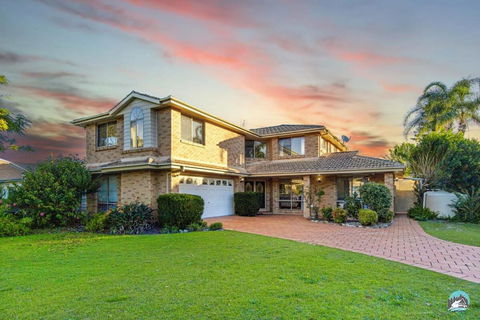 Aircabin - Woy Woy - Water Front - 6 Beds Lux Home - Australian Directory 4