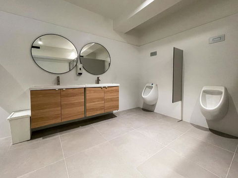 Airone Capsule Hotel - Australian Directory 4