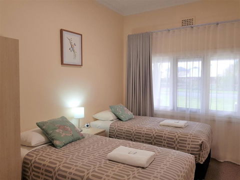Albany Holiday Units - Australian Directory 4