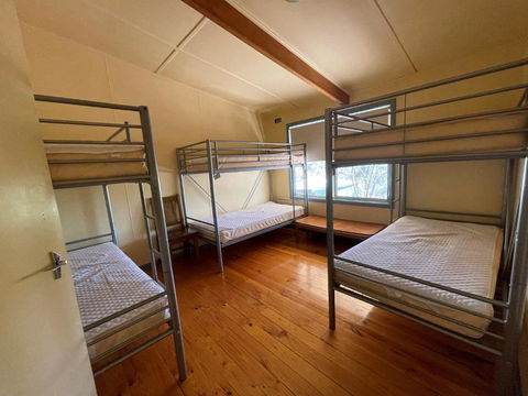 Alligator Lodge - Mount Remarkable National Park - Australian Directory 1