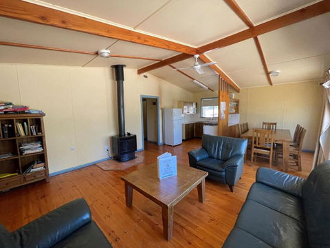 Alligator Lodge - Mount Remarkable National Park - Australian Directory 2