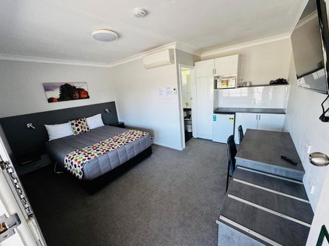Altona Motel - Australian Directory 4