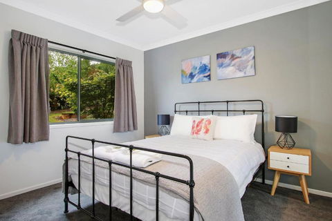 Always Bright - A Bright Escape - Australian Directory 1