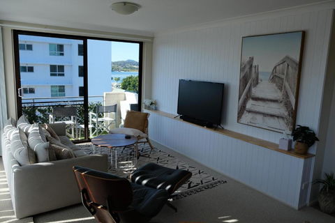 Amaroo 44 - Australian Directory 1