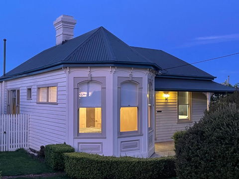 Amaroo Guest House - Australian Directory 1