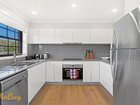 Amaroo Cres No 20 Fingal Bay Holiday Home - Australian Directory 2
