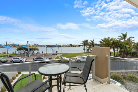 Amazing Lake View Family-friendly Holiday Home - Australian Directory 1