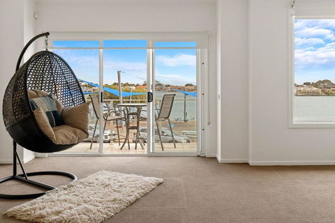 Amazing Lake View Family-friendly Holiday Home - Australian Directory 2