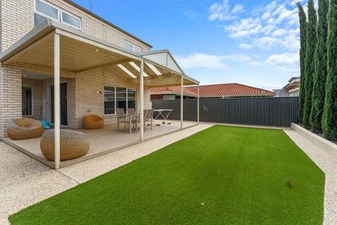 Amazing Lake View Family-friendly Holiday Home - Australian Directory 3