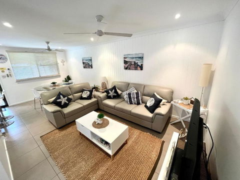 Amelia Shores - Australian Directory 2