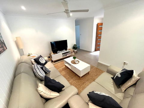 Amelia Shores - Australian Directory 4