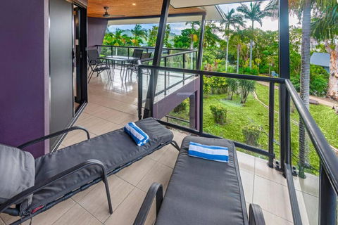 Anchorage 4 & Buggy Hamilton Island - Australian Directory 3