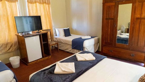Anchorage Seafront Hotel - Australian Directory 4
