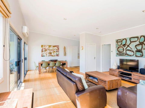 Angourie Blue 7 - Australian Directory 0