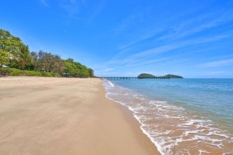Alassio Absolute Beachfront 201 Palm Cove - Australian Directory 2