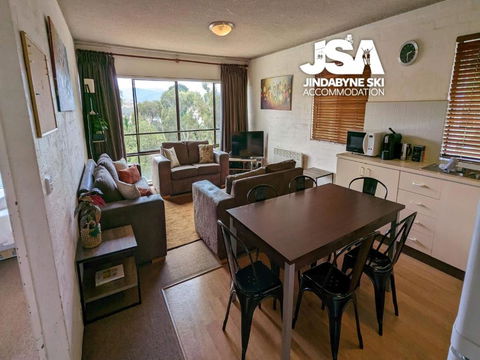 Alpine Mountain View Kirwan 48 - Australian Directory 1